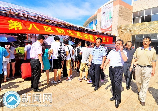 校黨委書記田銀華一行視察迎新動態