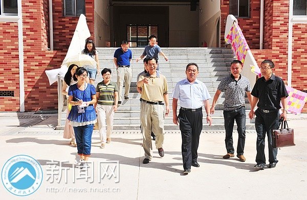 校黨委書記田銀華一行視察迎新動態