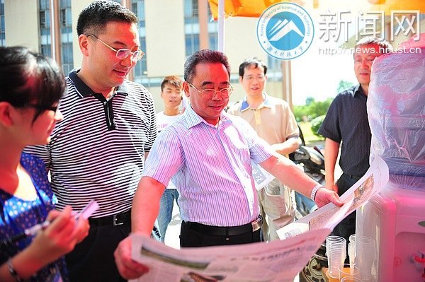 校黨委書記田銀華一行視察迎新動態