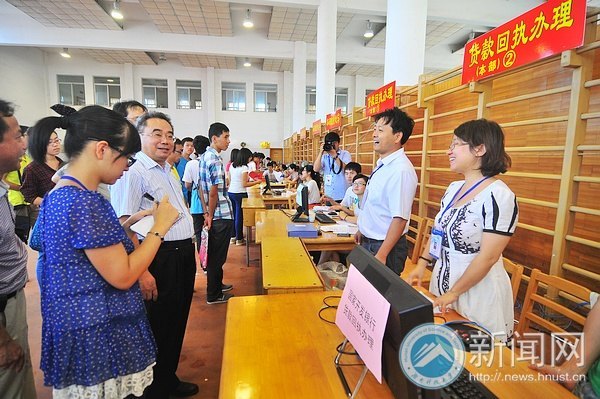 校黨委書記田銀華一行視察迎新動態