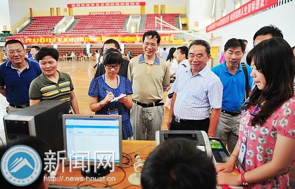 校黨委書記田銀華一行視察迎新動態