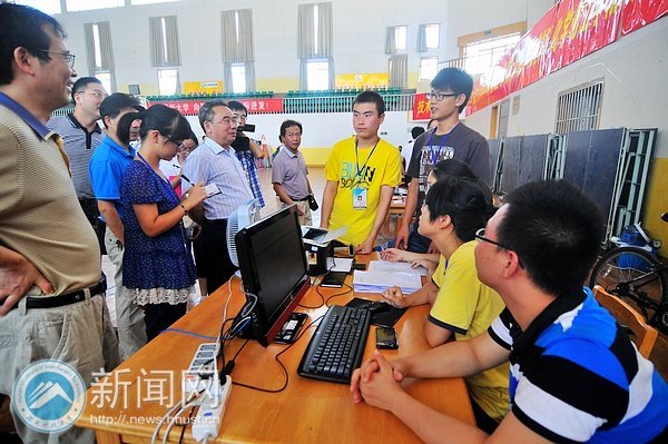 校黨委書記田銀華一行視察迎新動態