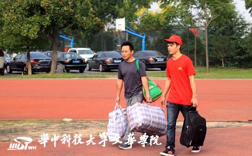 【迎新】迎新志愿者:忙并快樂著