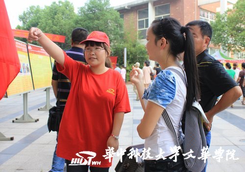 【迎新】迎新志愿者:忙并快樂著