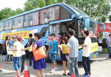 秋風送爽迎八方學子——臨海校區迎新工作進行時