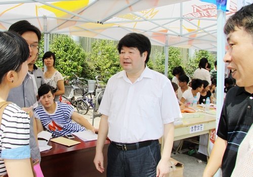 秋風送爽迎八方學子——臨海校區迎新工作進行時