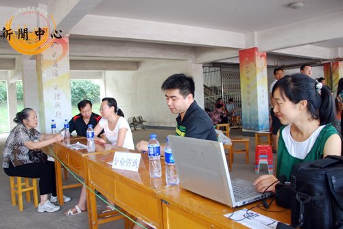 【組圖】江漢大學文理學院2012級新生接待工作