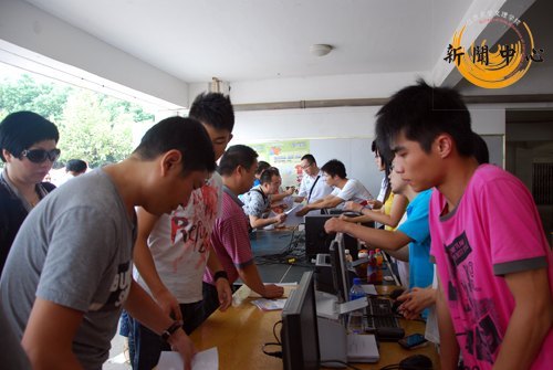 【組圖】江漢大學文理學院2012級新生接待工作
