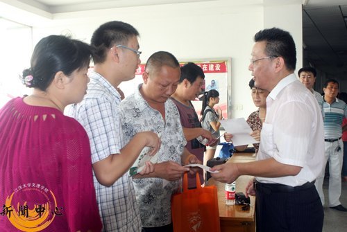 【組圖】江漢大學文理學院2012級新生接待工作