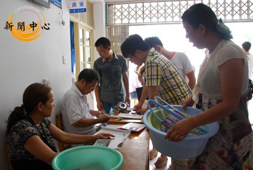 【組圖】江漢大學文理學院2012級新生接待工作