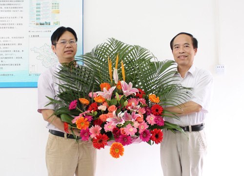 學校領導率隊慰問教師代表