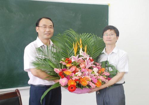 學校領導率隊慰問教師代表