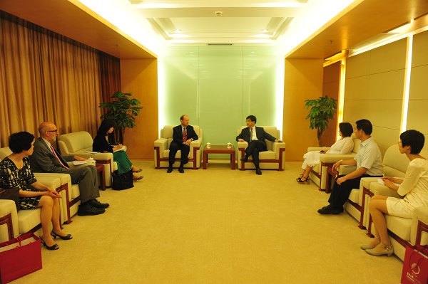 徐明稚校長會見美國駐上海總領(lǐng)事館葛瑞風總領(lǐng)事一行