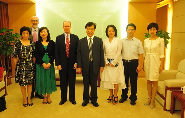 徐明稚校長會見美國駐上海總領(lǐng)事館葛瑞風總領(lǐng)事一行