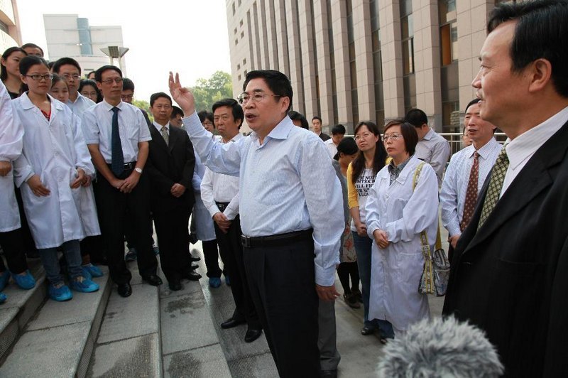 省委書(shū)記袁純清教師節(jié)來(lái)校慰問(wèn)并視察指導(dǎo)