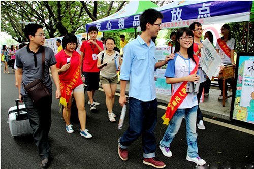 2012級新生報到第一天 滿懷期待踏上人生新征程