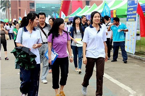 2012級新生報到第一天 滿懷期待踏上人生新征程