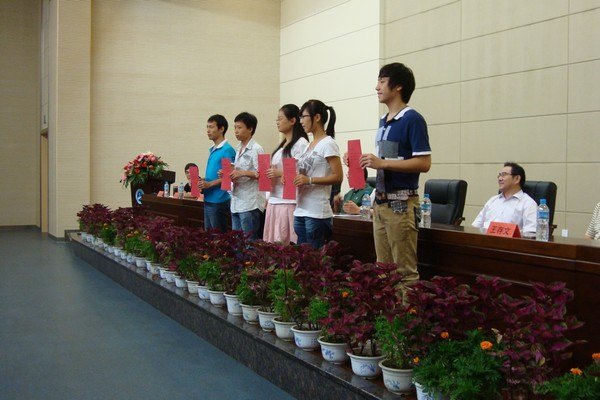 武漢工程大學(xué)隆重舉行2012級碩士研究生開學(xué)典禮