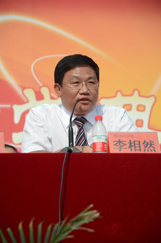 煙臺大學文經學院2012級新生開學典禮暨軍訓動員大會隆重召開