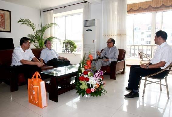 校領導教師節走訪慰問老教師