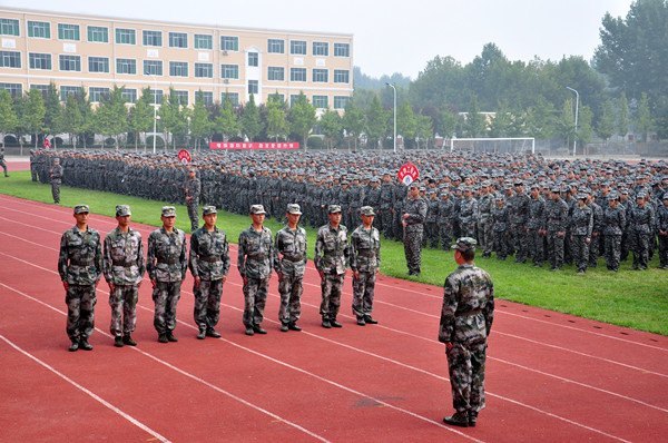 鄭州職業技術學院舉行2012年新生軍訓動員大會