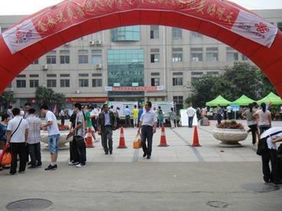 (圖文)安徽工業(yè)大學(xué)工商學(xué)院喜迎2012級新生