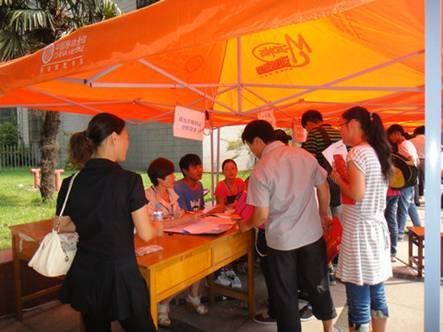 (圖文)安徽工業(yè)大學(xué)工商學(xué)院喜迎2012級新生