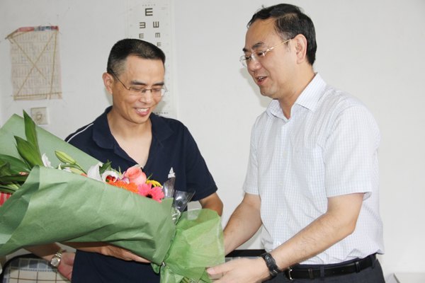 六安市領導在教師節慰問皖西學院教師