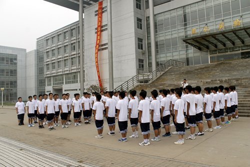 燕山大學里仁學院2012級新生軍訓圓滿結束
