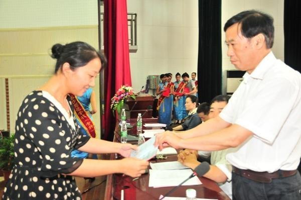 長沙師范學校隆重舉行慶祝第28個教師節(jié)暨表彰大會