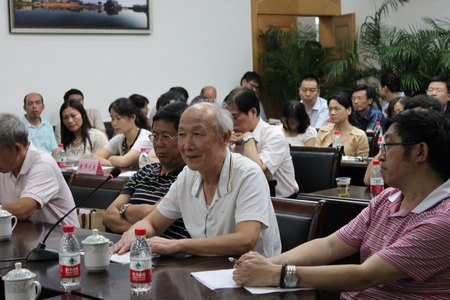 校領(lǐng)導(dǎo)與教師代表座談  共慶第28個教師節(jié)