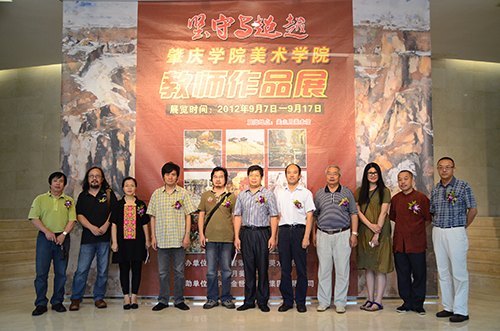 美術(shù)學(xué)院教師在深圳辦展獲好評