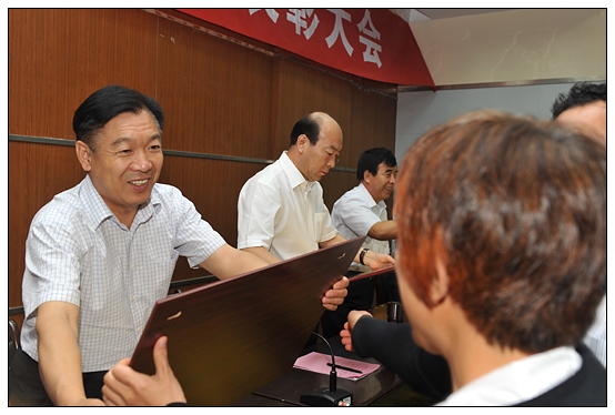 晉中學(xué)院召開(kāi)慶祝教師節(jié)暨“三育人”表彰大會(huì)