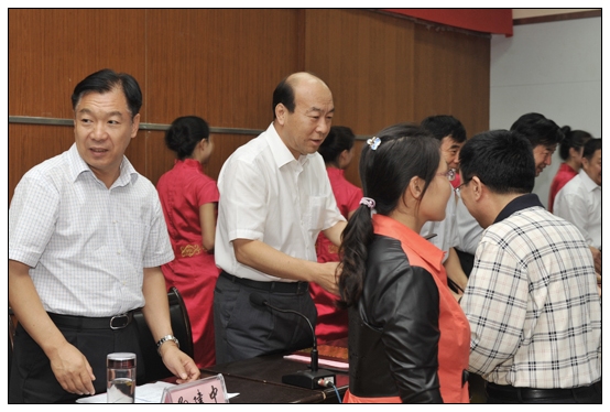 晉中學(xué)院召開(kāi)慶祝教師節(jié)暨“三育人”表彰大會(huì)