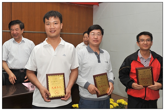 晉中學(xué)院召開(kāi)慶祝教師節(jié)暨“三育人”表彰大會(huì)