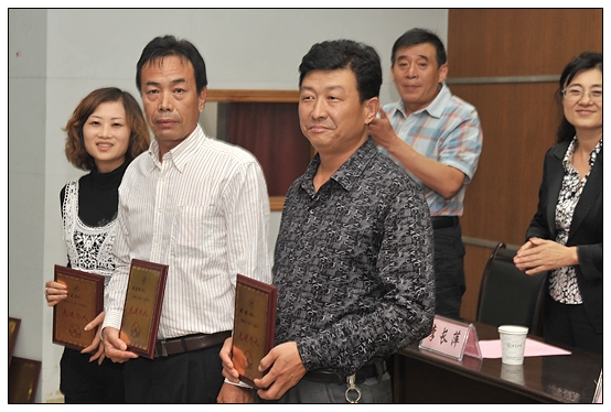 晉中學(xué)院召開(kāi)慶祝教師節(jié)暨“三育人”表彰大會(huì)