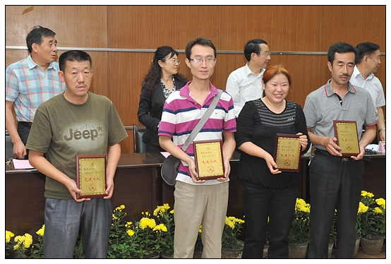 晉中學(xué)院召開(kāi)慶祝教師節(jié)暨“三育人”表彰大會(huì)