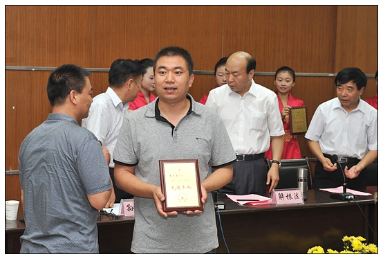 晉中學(xué)院召開(kāi)慶祝教師節(jié)暨“三育人”表彰大會(huì)