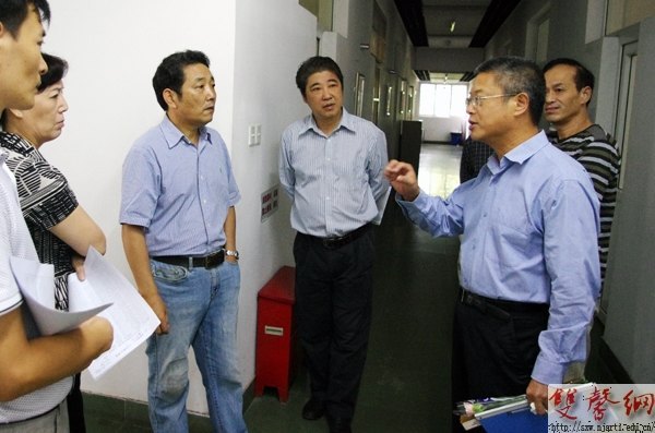 新學期校領導深入課堂教學檢查