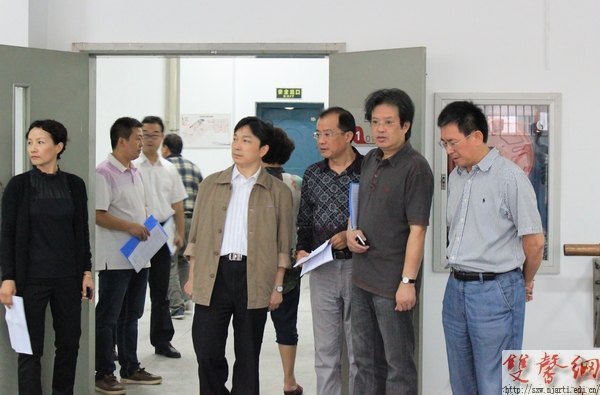 新學期校領導深入課堂教學檢查