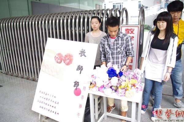 新學期校領導深入課堂教學檢查