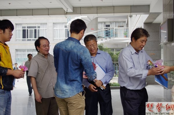 新學期校領導深入課堂教學檢查