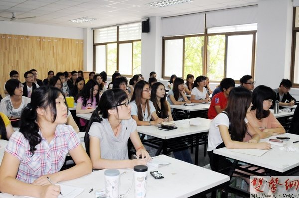 新學期校領導深入課堂教學檢查