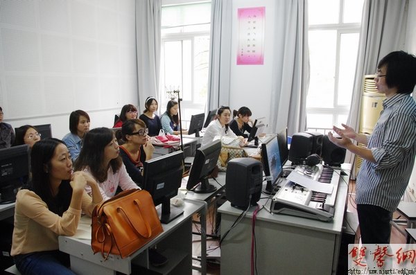 新學期校領導深入課堂教學檢查