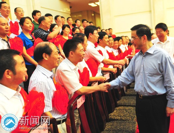 劉友金教授獲“徐特立教育獎”榮譽稱號