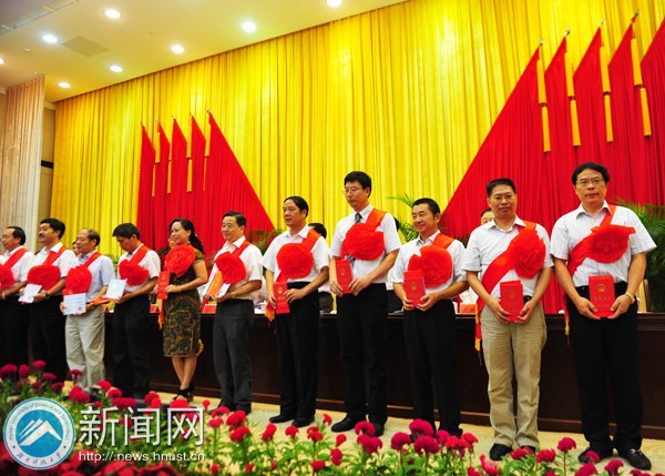 劉友金教授獲“徐特立教育獎”榮譽稱號