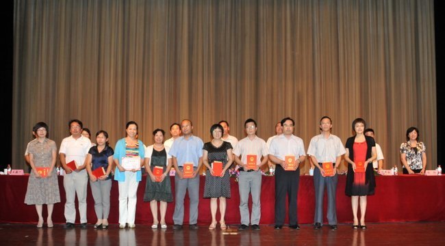 春華秋實喜擷碩果 錘煉師德再譜華章 常州工學院隆重舉行2012年教師節慶祝表彰大會