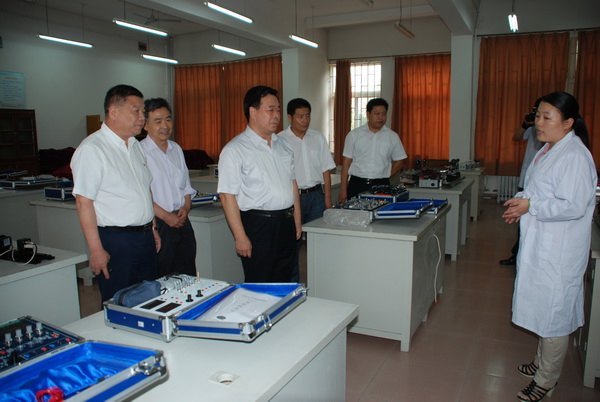 劉曙光走訪慰問(wèn)濰坊學(xué)院教師