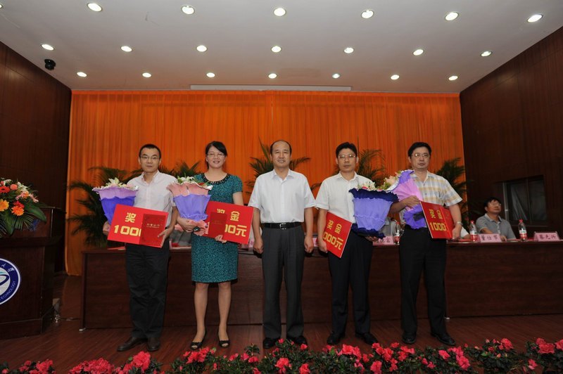 湖北工業大學隆重召開慶祝教師節暨表彰大會