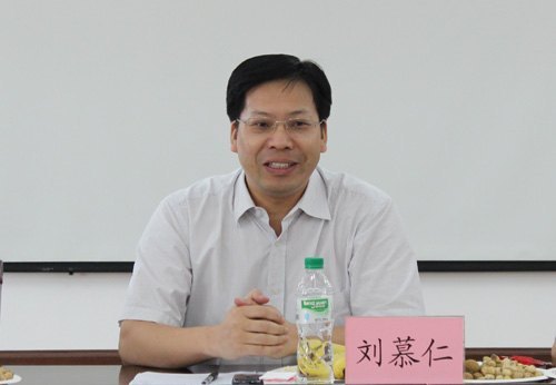 廣西師范學院舉行2012年新教師座談會暨上崗宣誓儀式